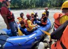 Dua Staf Dinas Kominfo Sukses Lewati Tantangan Rafting di Sungai Rongkong