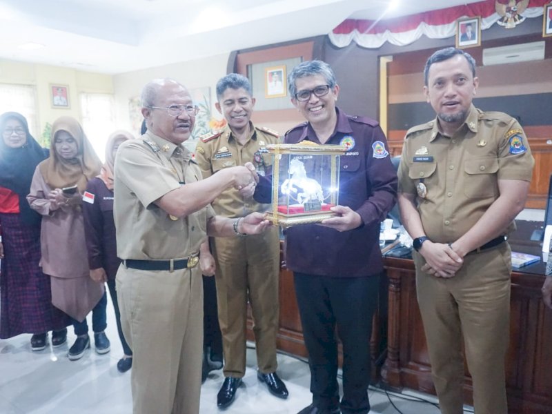 Bupati Jeneponto Iksan Iskandar menghadiri bedah buku "Tau Nipakalakbiritta di Bumi Anoa", Senin kemarin (27/06/2022).