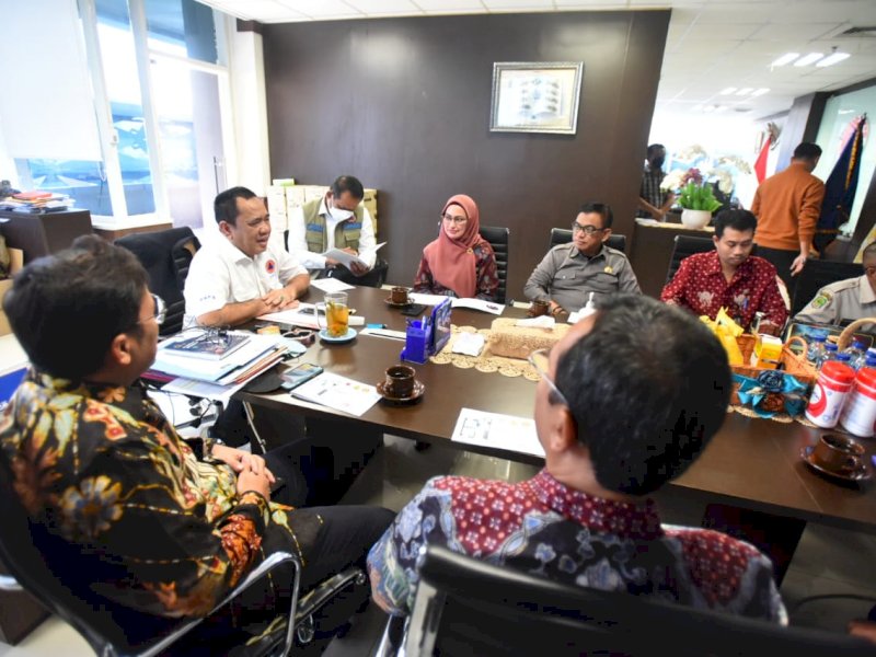 Bupati Lutra Indah Putri Indriani bertemu pihak BNPB.