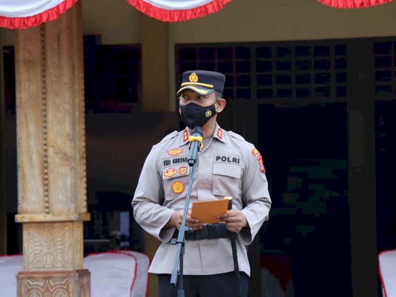 Kapolres Toraja Utara AKBP Eko Suroso, memimpin upacara Korps Raport, di Halaman Mapolres Toraja Utara, Senin (04/07/2022).
