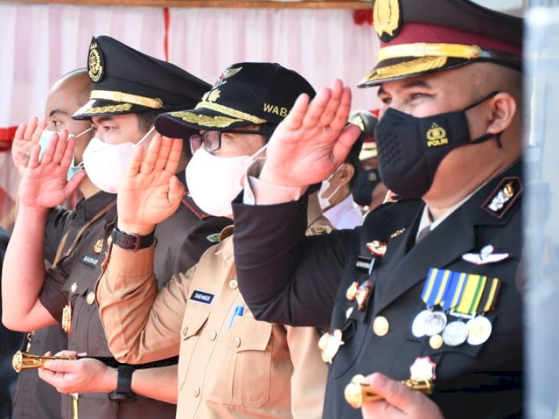 Upacara HUT Bhayangkara ke-76 di halaman Mapolres Lutra, Selasa (5/7/2022).