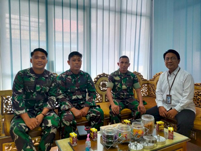 Kepala KPPN Watampone Djoko Julianto menerima rombongan Komando Resort Militer (Korem) 141 Toddopuli yang dipimpin Mayor CKU Sirajuddin, Senin (4/7/2022).