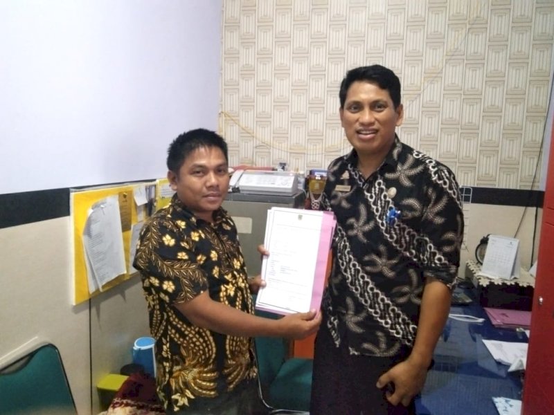 Plt Kepala DP3AP2KB Luwu Utara, Andi Zulkarnain mengajukan permohonan penerbitan sertifikat elektonik.