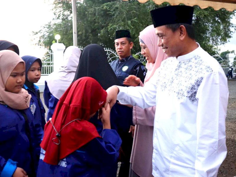 Bupati Wajo, Amran Mahmud mengundang Panti Asuhan Darussalam Muhammadiyah Sengkang di Rumah Jabatan Pesanggrahan, Minggu (10/07/2022). 