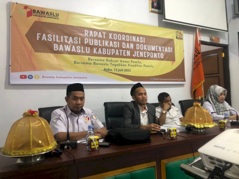 Rapat yang digelar di Media Center Bawaslu Jeneponto, Rabu (13/07/2022).
