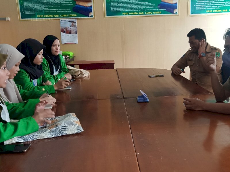 Diskominfo Lutra saat menggelar pertemuan di Ruang Media Center Bidang Humas IKP.