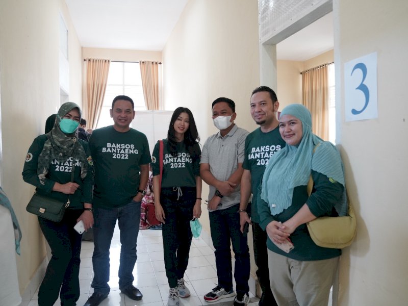 Kegiatan khitanan massal yang melibatkan 55 dokter di RSUD Bantaeng.