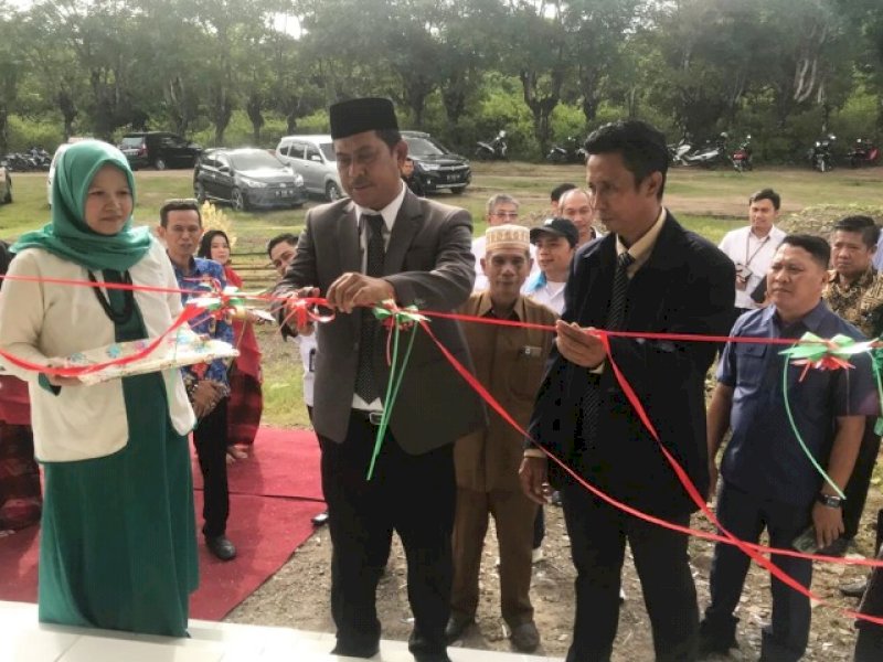Mendikbudristek menyerahkan SK perubahan bentuk STMIK Bina Adinata Bulukumba menjadi Institut Teknologi dan Bisnis Bina Adinata Bulukumba, Senin (18/7/2022).
