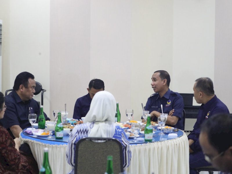 Ketua DPRD Makassar Rudianto Lallo menjamu Rachmat Gobel di rumah jabatan. 