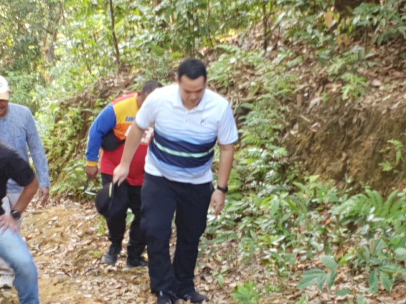 Bupati Pangkep Yusran Lalogau menyisir dua kampung terisolasi, Sabtu (23/7/2022).