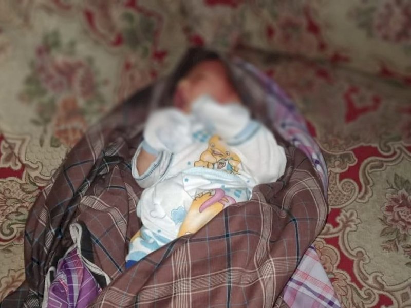 Bayi yang ditemukan di teras rumah warga di Bengo, Bone. 