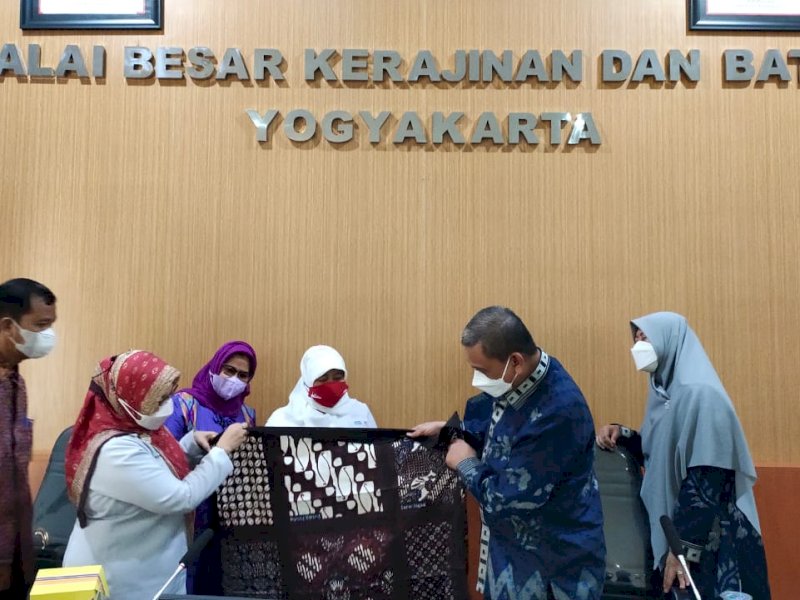 Bupati Wajo Amran Mahmud mengunjungi Balai Besar Kerajinan dan Batik di Yogyakarta, Kamis (4/8/2022).