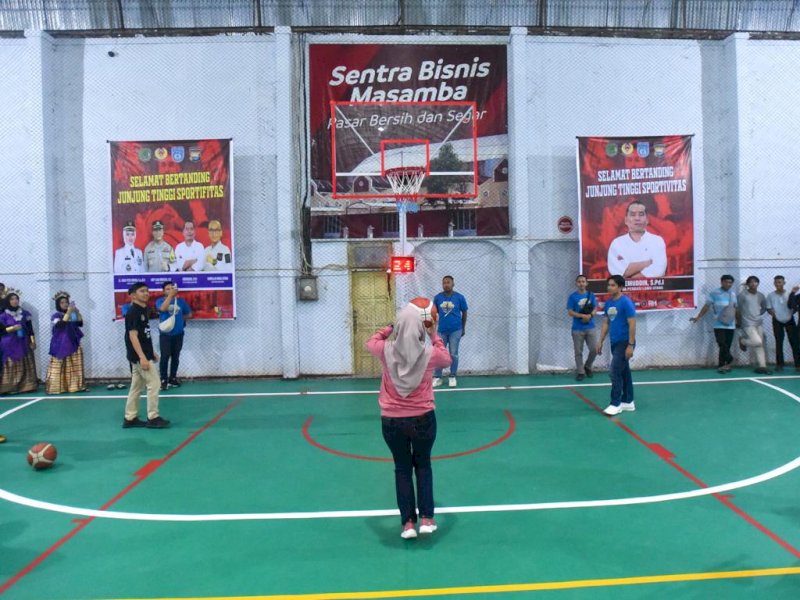 Bupati Luwu Utara, Indah Putri Indriani membuka turnamen Perbasi Cup 2022.