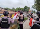 Sambut HUT RI, Brimob Bone Patroli Beri Edukasi Nasionalisme ke Warga