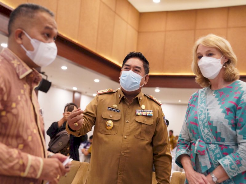 Sekretaris Daerah Provinsi Sulsel, Abdul Hayat Gani bersama Konsulat Jenderal Australia, Bronwyn Robbins.