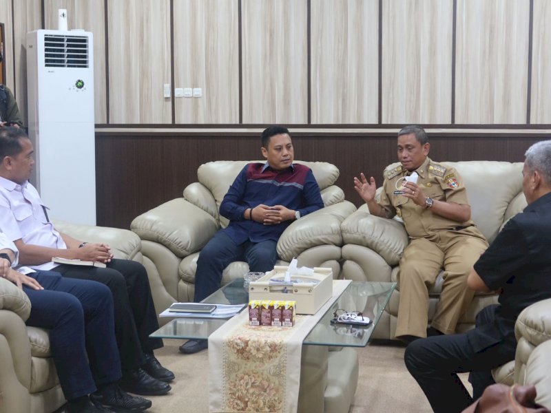 Pertemuan di Ruang Pola Kantor Bupati Wajo, membahas Bendungan Paselloreng, Selasa (9/8/2022).