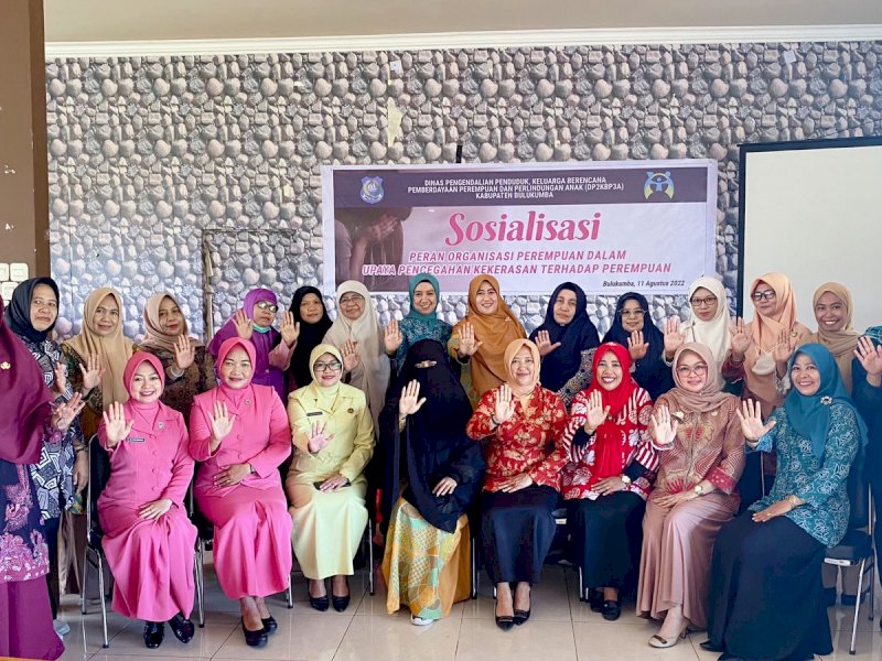 Sosialisasi pencegahan kekerasan perempuan di Rumah Makan Sulawesi, Bulukumba, Kamis, 11 Agustus 2022. 