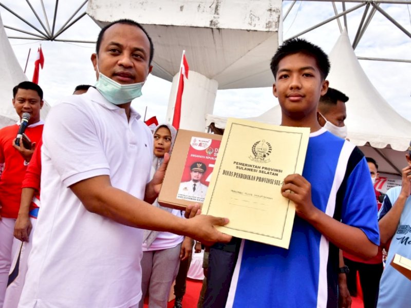 15 Pelajar dan Guru di Makassar Dapat Beasiswa UPZ Baznas Sulsel