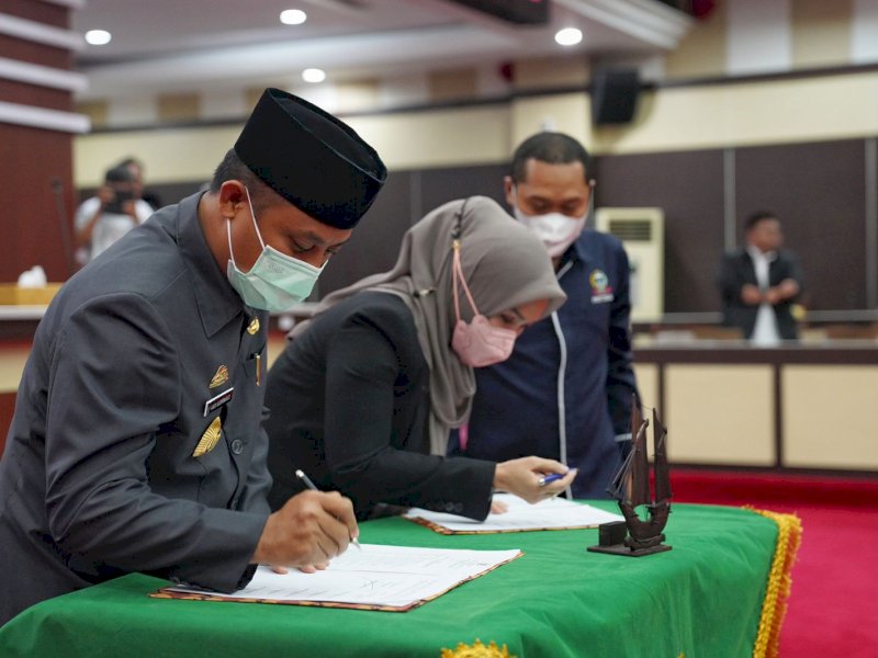Penandatanganan nota KUA PPAS APBD Sulsel 2023.