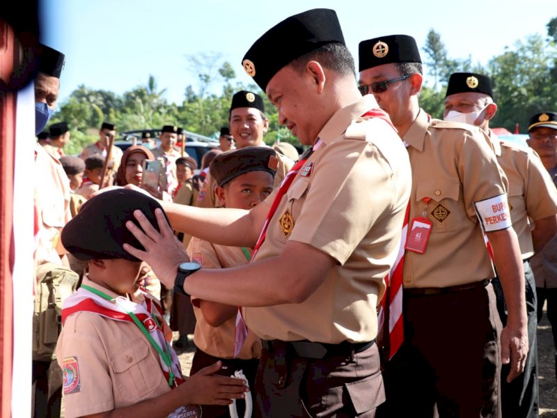 Bupati Bantaeng Ilham Azikin membuka perkemahan Pramuka di Lapporo, Kecamatan Sinoa, Kabupaten Bantaeng.
