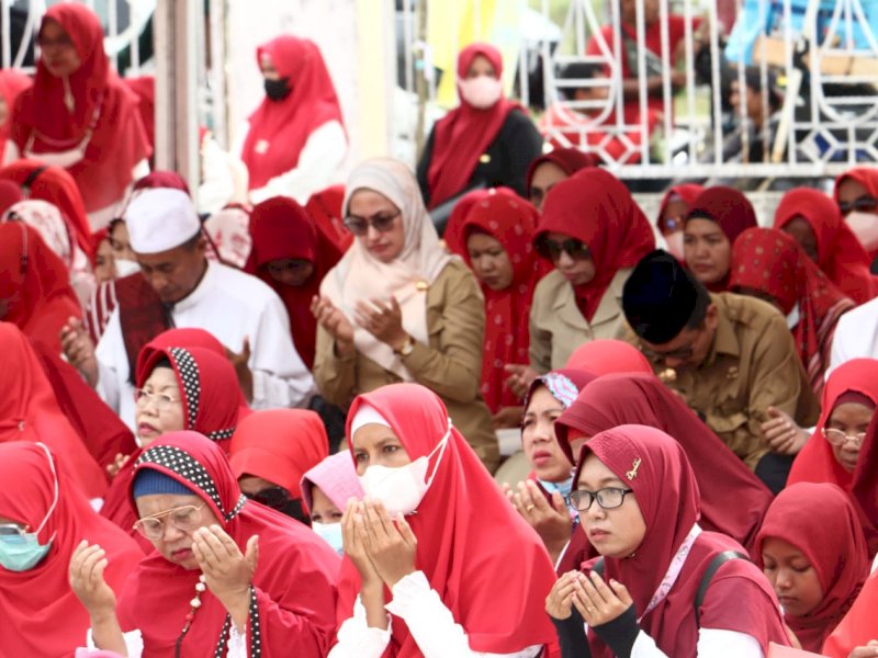 Kegiatan zikir dan doa yang dilaksanakan BKMT Luwu Utara dalam rangka menyambut Hari Ulang Tahun (HUT) Kemerdekaan Republik Indonesia.