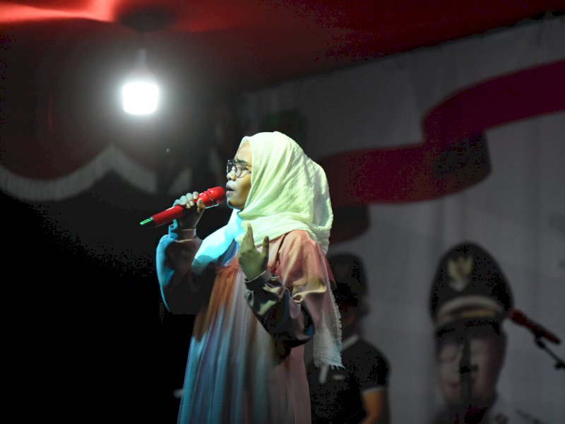 Tiara tampil di malam penutupan rangkaian kegiatan HUT Ke-77 Kemerdekaan RI bertajuk &ldquo;Sepekan Olahraga dan Seni&rdquo; di Lutra. 