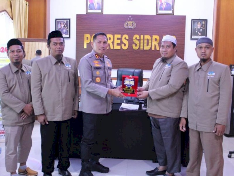 Kapolres Sidrap AKBP Erwin Syah menerima kunjungan pengurus DPD Wahdah Islamiyah. 