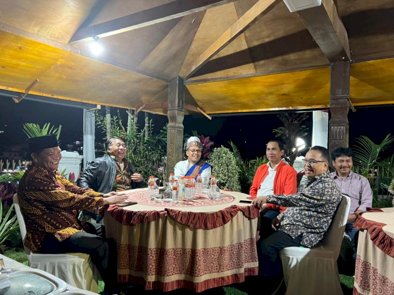 Ketua DPRD Makassar Rudianto Lallo dan Wali Kota Makassar Moh Ramdhan Pomanto dijamu Bupati Theofilus Allorerung. 