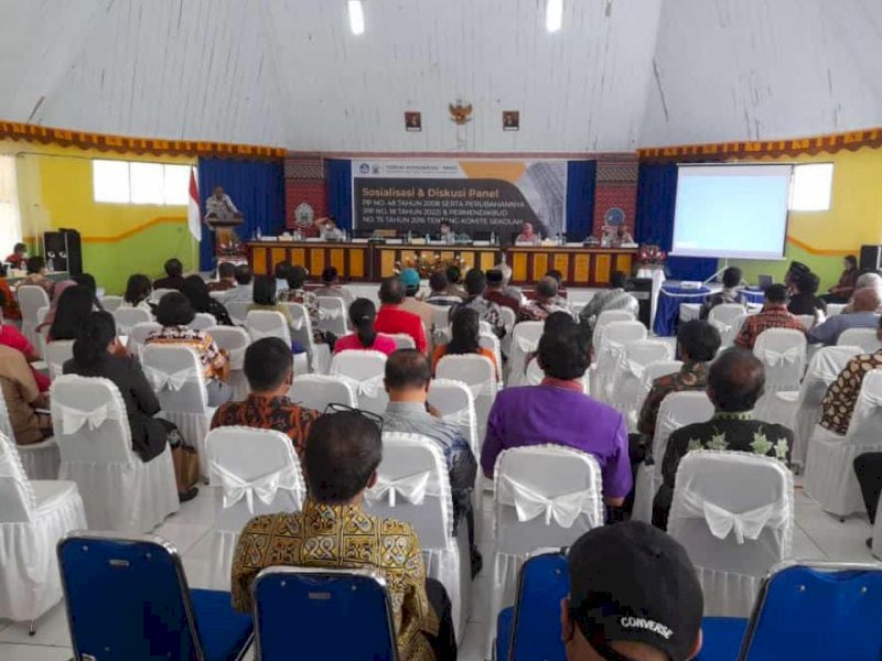 Diskusi panel PP No.48 Tahun 2008 serta perubahannya (PP No. 18 Tahun 2022) di Aula SMK Negeri 1 Tana Toraja, Sabtu (27/08/2022).