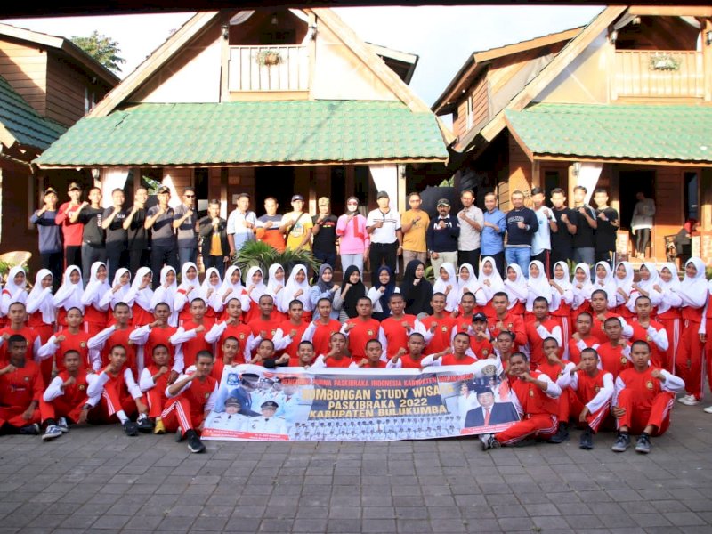 Paskibraka mendapat bonus liburan di Malino, Gowa. 