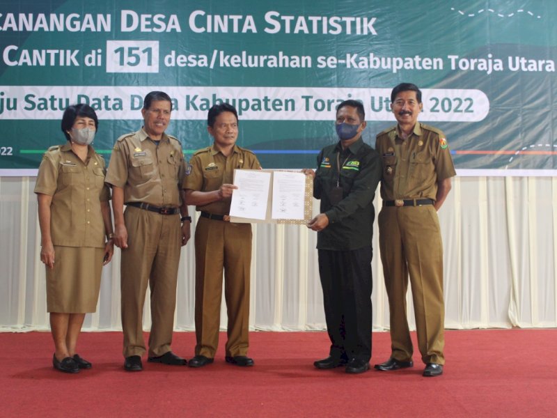 Pemkab Toraja Utara mencanangkan program Desa Cinta Statistik (Desa Cantik) di 151 desa/kelurahan se-Kabupaten Toraja Utara, Selasa (30/8/2022).