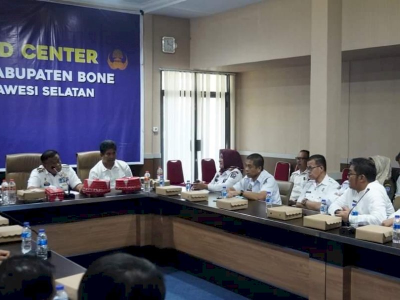 Bupati Bone Andi Fahsar M Padjalangi menggelar pertemuan bersama seluruh camat membahas pilkades.
