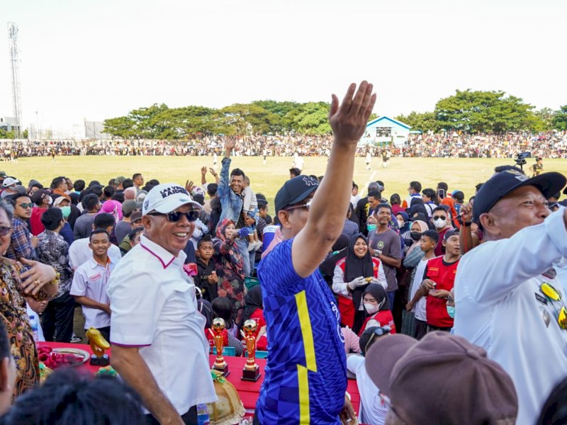 Masyarakat Bulukumba tumpah ruah menyaksikan laga final Bupati Cup 2022.