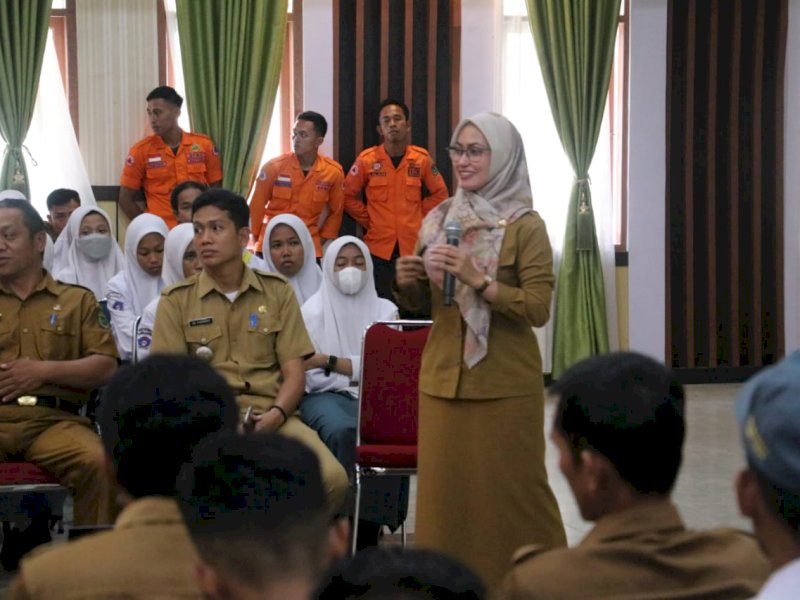 Bupati Indah Putri Indriani membuka Literasi Bencana dan Simulasi Tanggap Darurat Bencana, Selasa (30/8/2022).