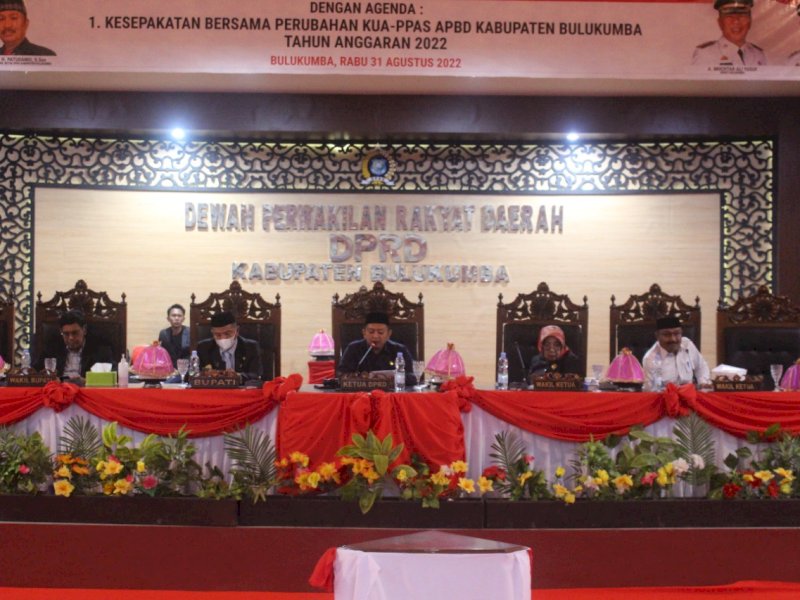 Rapat paripurna kesepakatan bersama antara Pemkab dan DPRD atas Perubahan KUA PPAS APBD Bulukumba 2022 di ruang rapat paripurna DPRD, Rabu (31/8/2022).