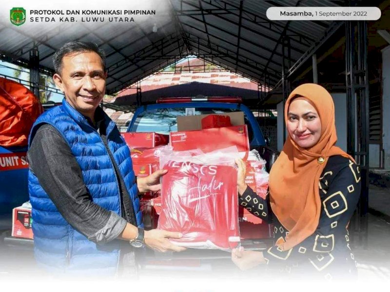 Bupati Luwu Utara Indah Putri Indriani, menerima bantuan sembako dari Pemerintah Provinsi Sulawesi Selatan untuk disalurkan kepada korban bencana banjir Luwu Utara. 