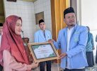 Dinilai Peduli TP Alquran, Bupati Indah Terima Penghargaan BKPRMI
