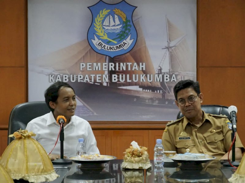Wakil Menteri Agraria dan Tata Ruang/BPN Raja Juli Antoni bersama Wabup Bulukumba Edy Manaf. 