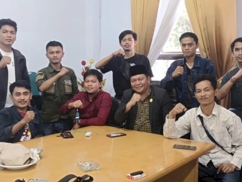 Welem Sambolangi' selaku ketua harian panitia DOB Toraja Barat akan memimpin rapat akbar hari ini. 