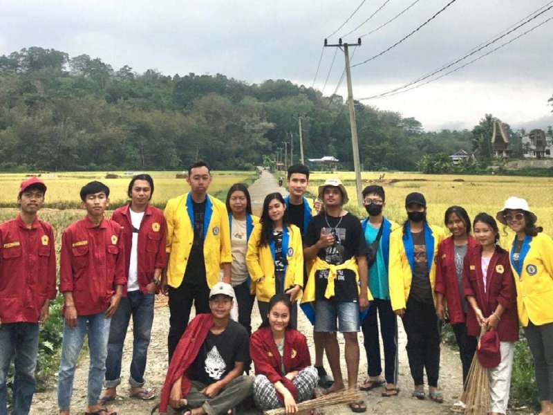Mahasiswa  Universitas Atma Jaya Makassar melakukan Kuliah Kerja Nyata (KKN) di Lembang Tumbang Datu, Kecamatan Sanggalla Utara, Tana Toraja.