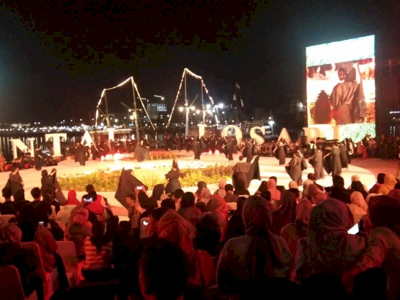 Sanggar Seni To Riolo Kajang menampilkan tari kolosal Topi Le'leng dan Pabbitte Passapu pada event Makassar F8