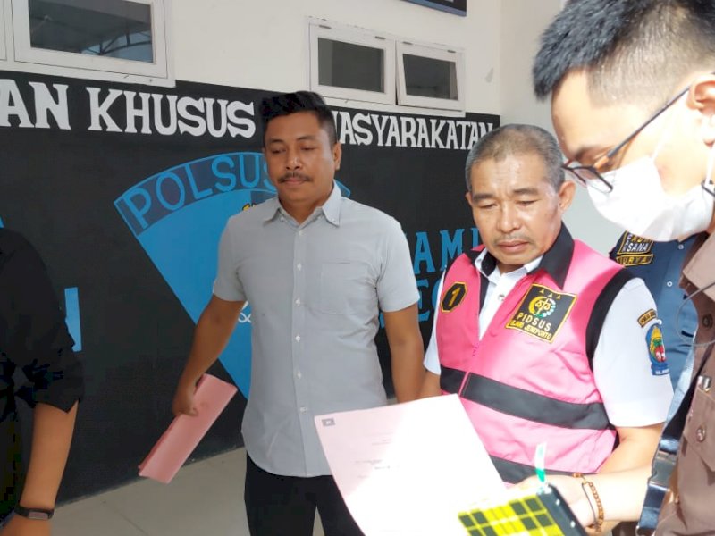 Freman Bin Bonto digiring ke Rutan Jeneponto usai diperiksa Kejari. 