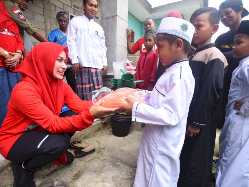 Bupati Luwu Utara Indah Putri Indriani mengunjungi Pondok Pesantren (Ponpes) Ulil Albab, di Desa Bungadidi, Kecamatan Tanalili, Sabtu (17/09/2022).