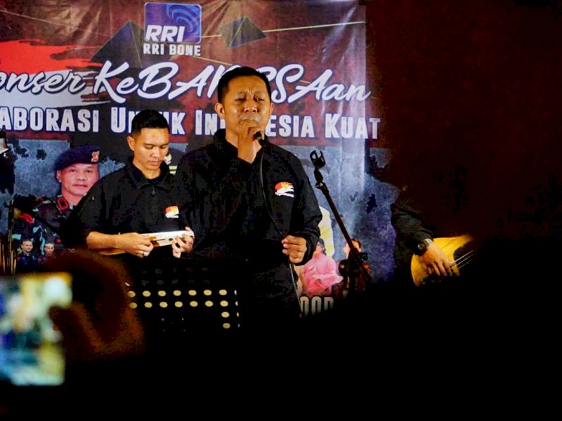 Grup musik Tenribetta Perkusi Batalyon C Pelopor Satbrimob Polda Sulsel tampil dalam acara Konser keBANGSAan.