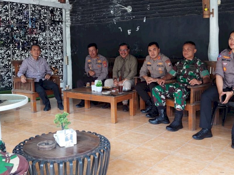 Coffe morning yang digagas Tim Kreatif di Mr Redmont Cafe, Senin, 19 September 2022.