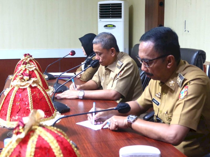Bupati Wajo Amran Mahmud memimpin rapat koordinasi bersama jajaran OPD, Senin (19/9/2022).