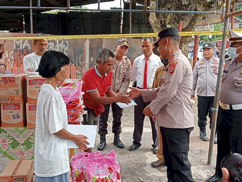 Kapolres Torut Salurkan Bantuan untuk  Korban Kebakaran di Lembang Tadongkon