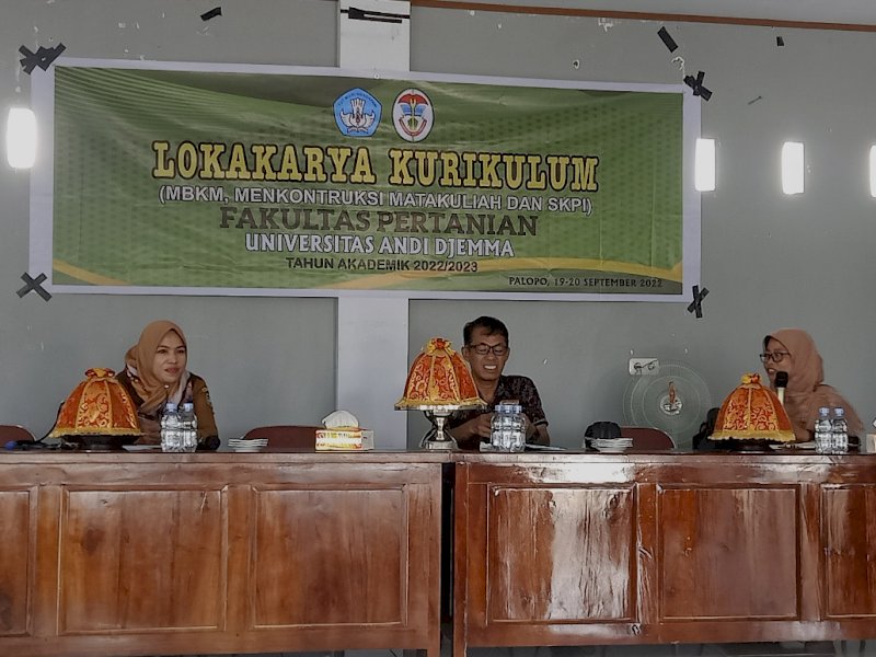 Lokakarya kurikulum berbasis Merdeka Belajar Kampus Merdeka (MBKM), Senin (19/9/2022),