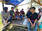 Bertemu Komunitas Buruh, Kanit Binmas Pelabuhan Bajoe Ajak Jaga Kamtibmas
