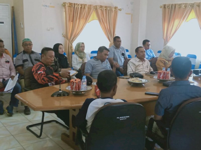 Pertemuan Sekda Bulukumba  dengan camat dan lurah di ruang rapat Sekda, Jumat, 23 September 2022.